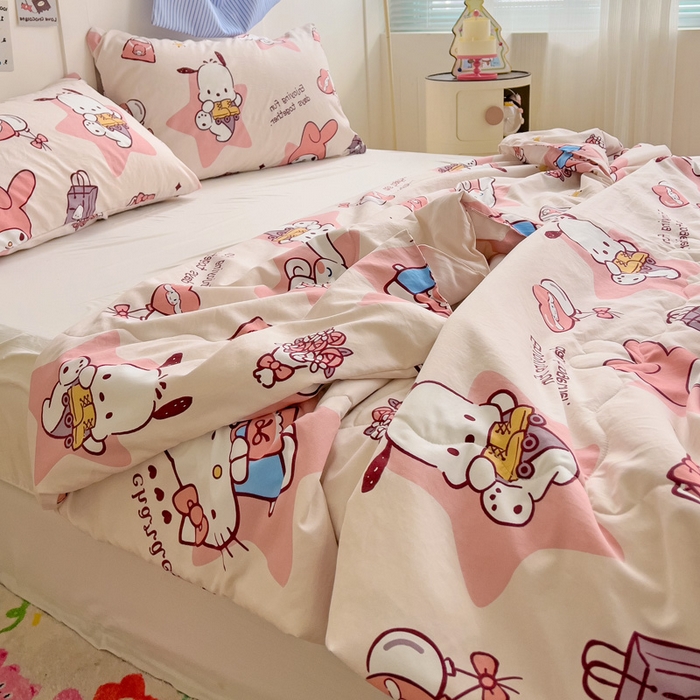 91家纺网 家纺一手货源 找家纺 Mata蔓塔家 2025春夏新款三丽鸥A类水洗双层纱夏被夏凉被空调被 KT家族