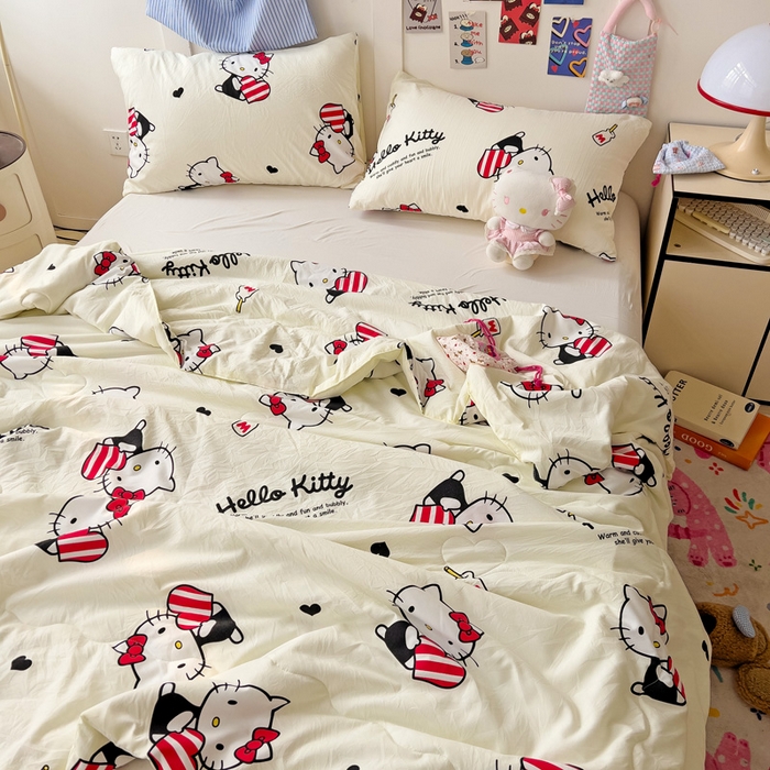 91家纺网 家纺一手货源 找家纺 Mata蔓塔家 2025春夏新款三丽鸥A类水洗双层纱夏被夏凉被空调被 喝牛奶KT