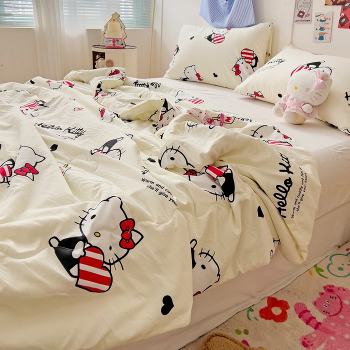 91家纺网 家纺一手货源 找家纺 Mata蔓塔家 2025春夏新款三丽鸥A类水洗双层纱夏被夏凉被空调被 喝牛奶KT