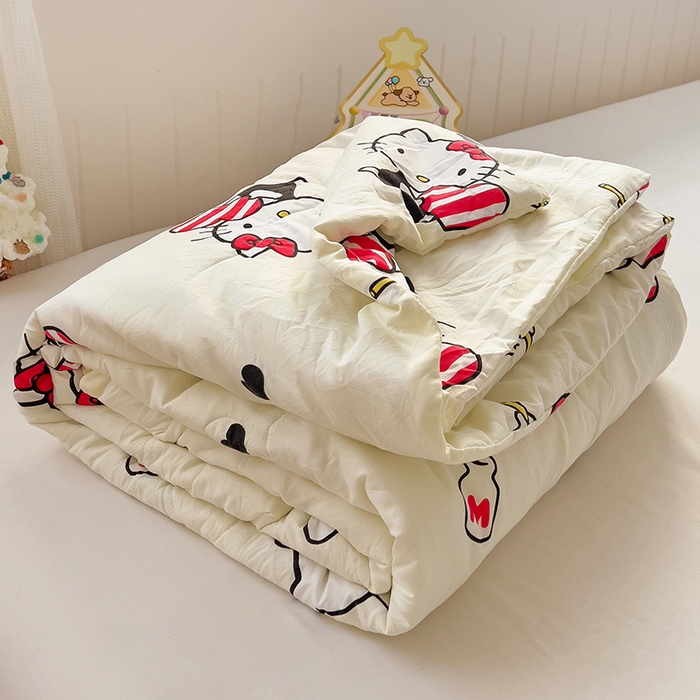 91家纺网 家纺一手货源 找家纺 Mata蔓塔家 2025春夏新款三丽鸥A类水洗双层纱夏被夏凉被空调被 喝牛奶KT