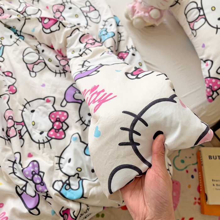 91家纺网 家纺一手货源 找家纺 Mata蔓塔家 2025春夏新款三丽鸥A类水洗双层纱夏被夏凉被空调被 五彩KT