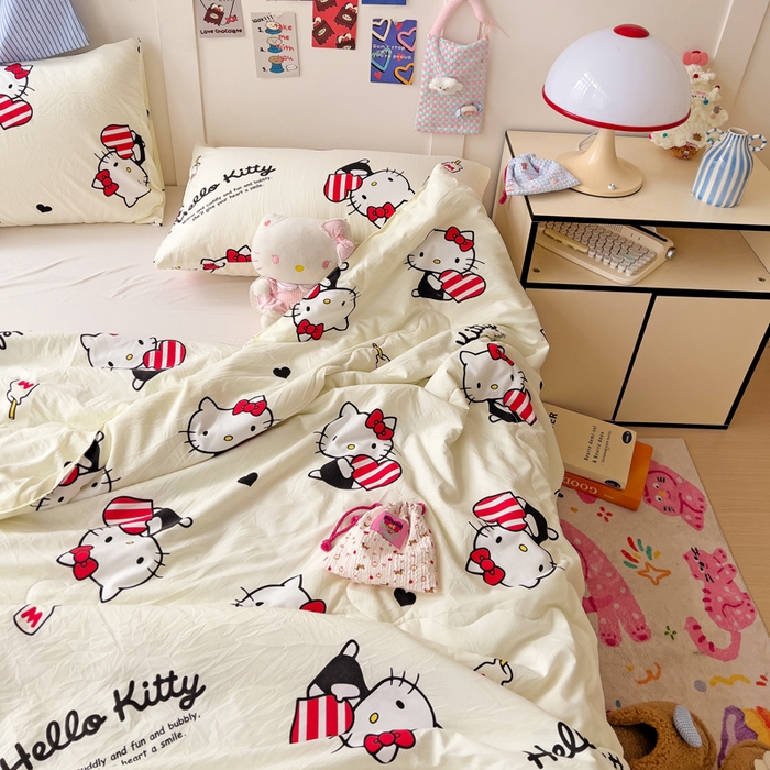 91家纺网 家纺一手货源 找家纺 Mata蔓塔家 2025春夏新款三丽鸥A类水洗双层纱夏被夏凉被空调被 喝牛奶KT