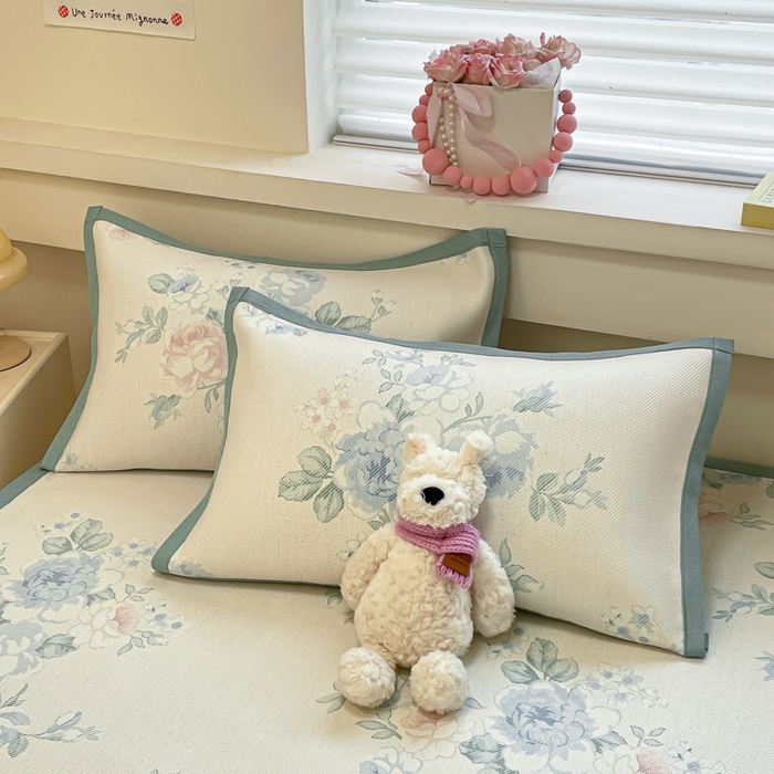 91家纺网 家纺一手货源 找家纺 逸尚阁 2025春夏新款数码印花冰藤席空调席三件套 诗集花市-平铺款