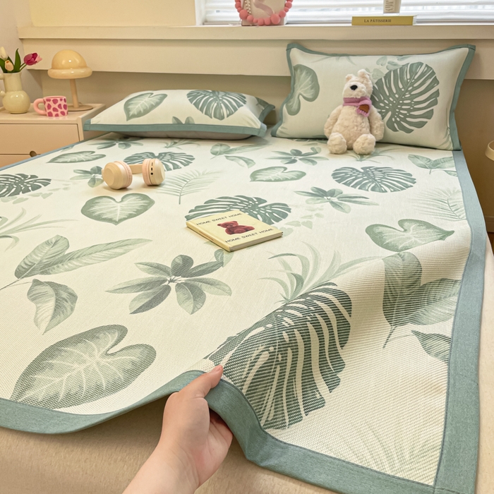 91家纺网 家纺一手货源 找家纺 逸尚阁 2025春夏新款数码印花冰藤席空调席三件套 叶子世界-平铺款