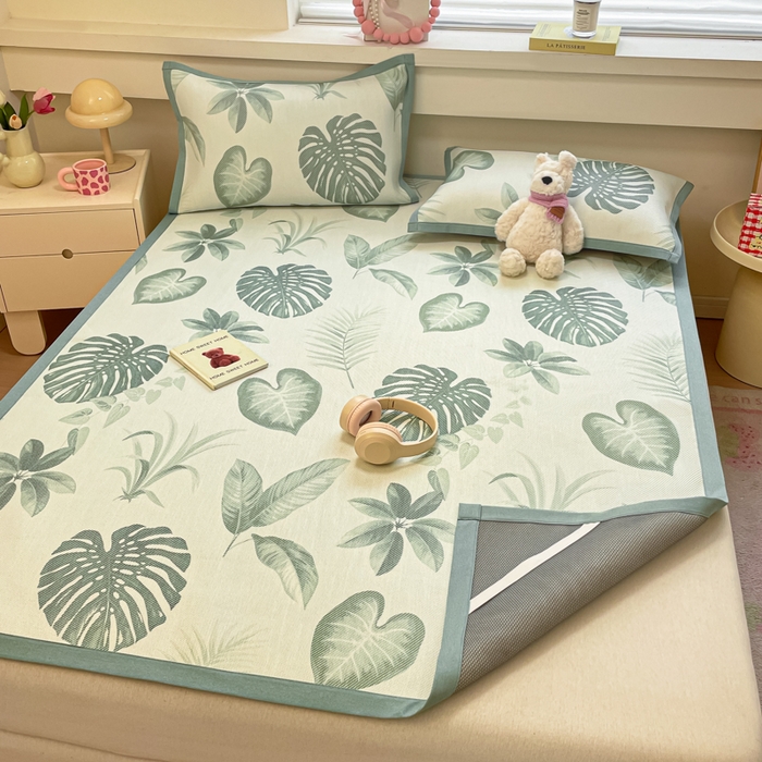 91家纺网 家纺一手货源 找家纺 逸尚阁 2025春夏新款数码印花冰藤席空调席三件套 叶子世界-平铺款