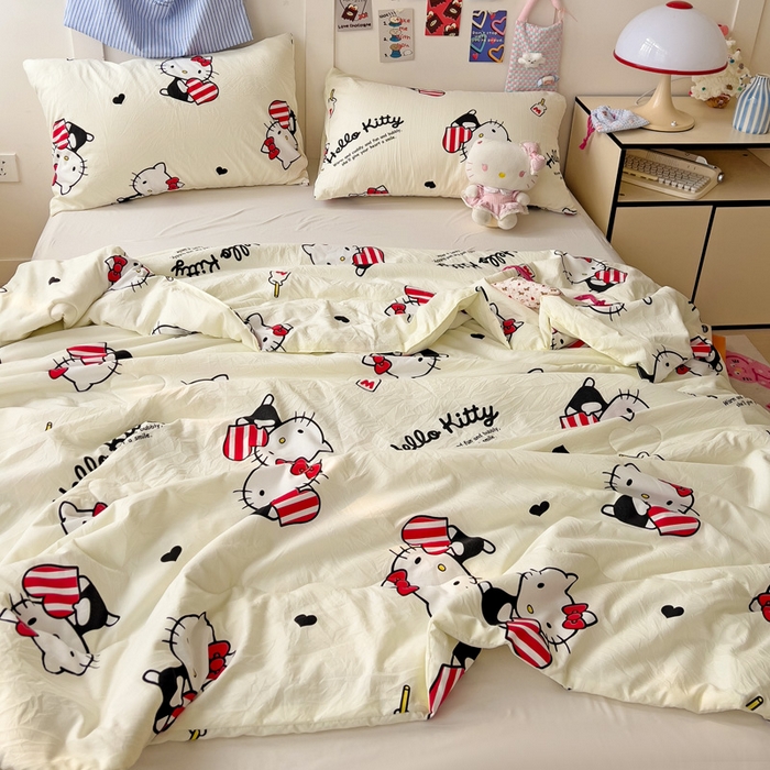 91家纺网 家纺一手货源 找家纺 Mata蔓塔家 2025春夏新款三丽鸥A类水洗双层纱夏被夏凉被空调被 喝牛奶KT