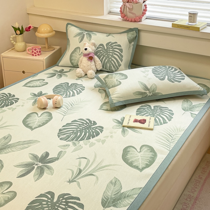 91家纺网 家纺一手货源 找家纺 逸尚阁 2025春夏新款数码印花冰藤席空调席三件套 叶子世界-平铺款