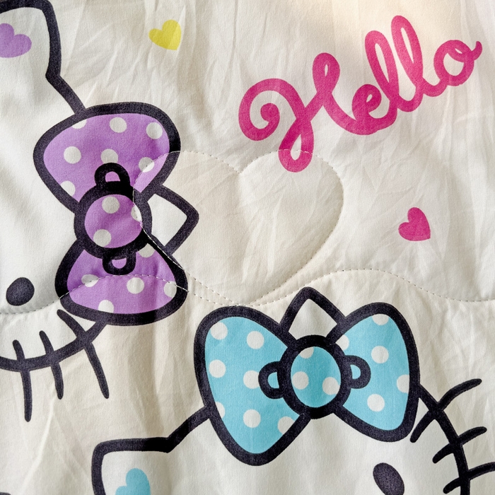 91家纺网 家纺一手货源 找家纺 Mata蔓塔家 2025春夏新款三丽鸥A类水洗双层纱夏被夏凉被空调被 五彩KT