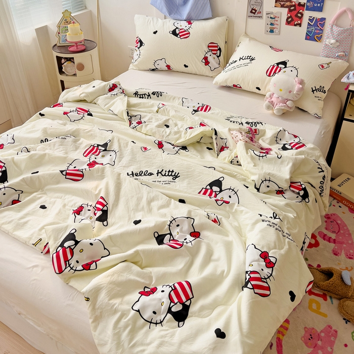 91家纺网 家纺一手货源 找家纺 Mata蔓塔家 2025春夏新款三丽鸥A类水洗双层纱夏被夏凉被空调被 喝牛奶KT