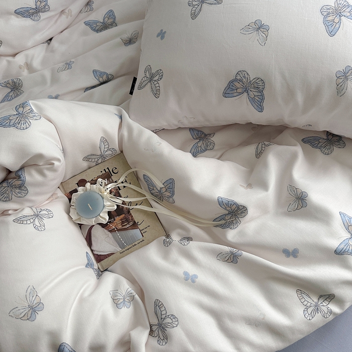 91家纺网 家纺一手货源 找家纺 柚可家居 2025新款全工艺双层纱数码印花全棉四件套实拍图 蝴蝶蓝