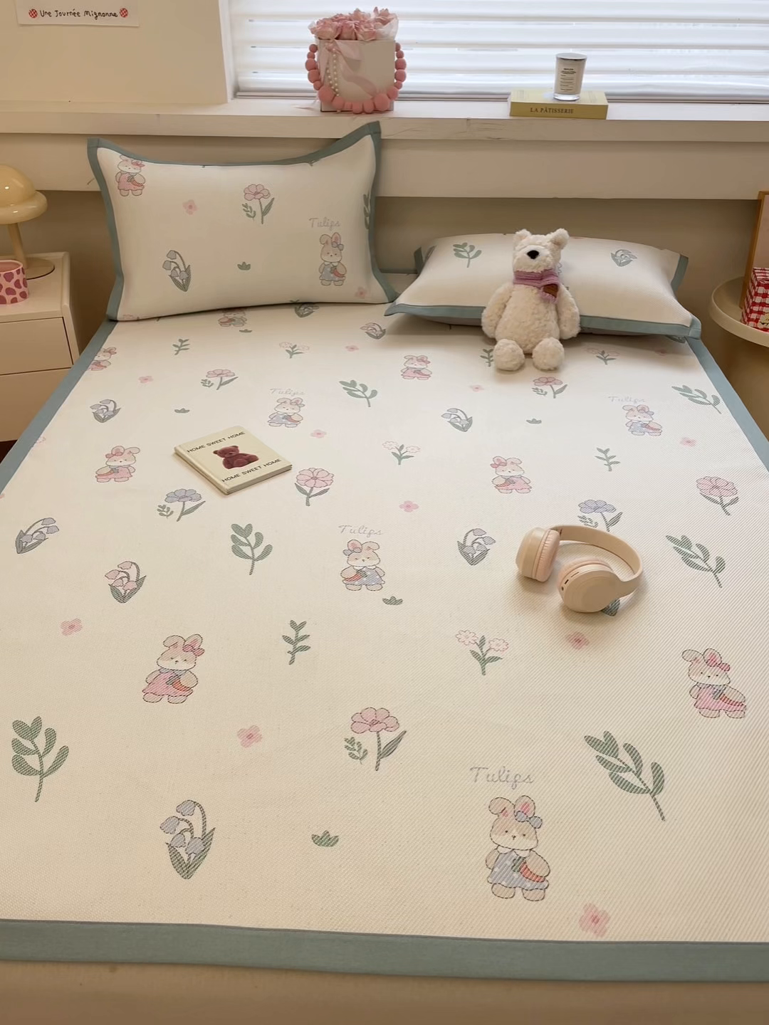 91家纺网 家纺一手货源 找家纺 逸尚阁 2025春夏新款数码印花冰藤席空调席三件套 兔兔乐园-平铺款