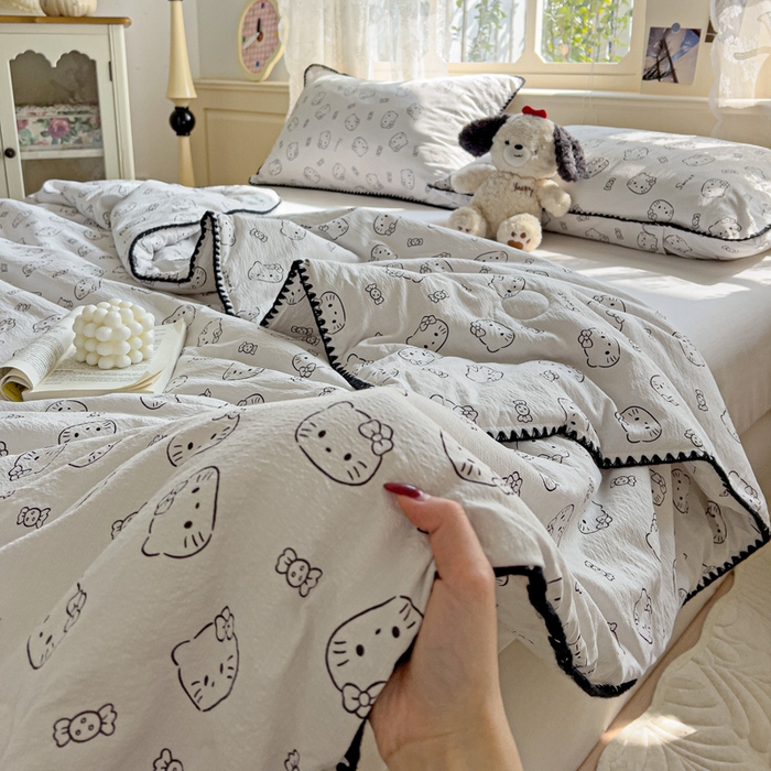 91家纺网 家纺一手货源 找家纺 Mata蔓塔家 2025新款云感针织双层纱彩色贝壳边夏被夏凉被空调被(有买家秀） 猫咪恋人