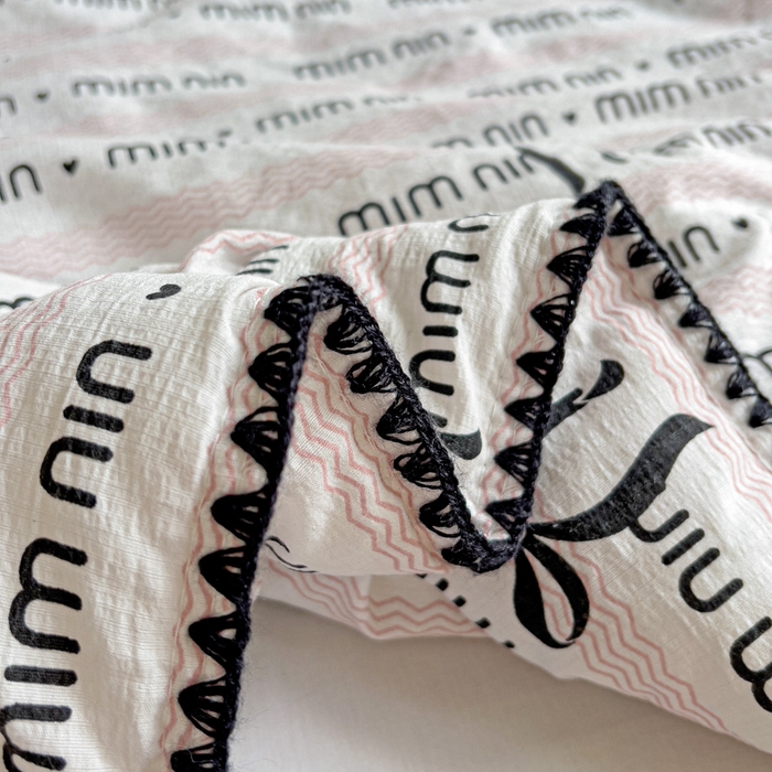 91家纺网 家纺一手货源 找家纺 Mata蔓塔家 2025新款云感针织双层纱彩色贝壳边夏被夏凉被空调被(有买家秀） 韵味-粉