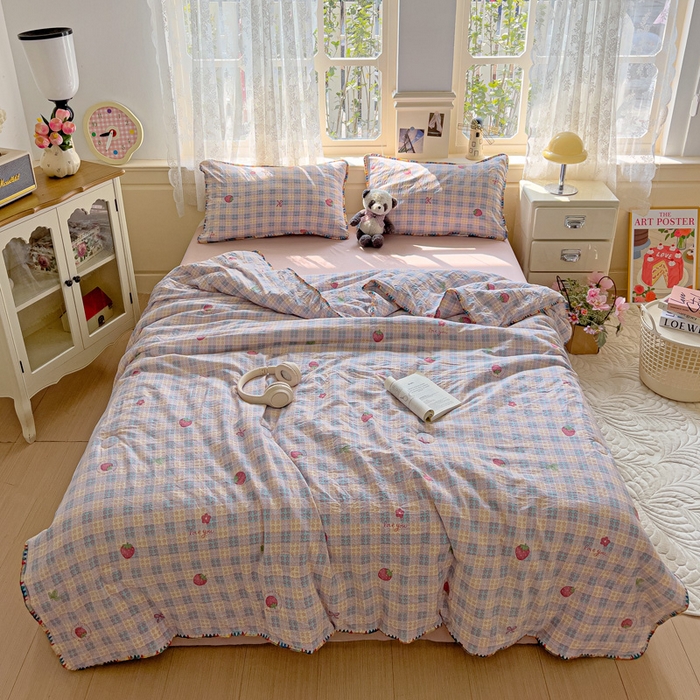 91家纺网 家纺一手货源 找家纺 Mata蔓塔家 2025新款云感针织双层纱彩色贝壳边夏被夏凉被空调被(有买家秀） 有草莓的地方