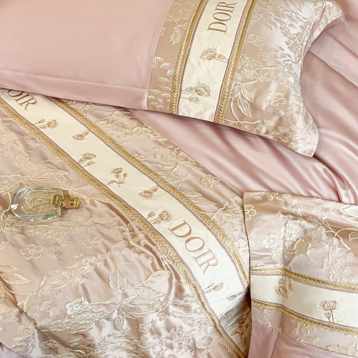 91家纺网 家纺一手货源 找家纺 帝王家纺 2025新款浮雕刺绣水洗天丝真丝夏被四件套冰丝三件套夏季直播 花蔓枝—粉