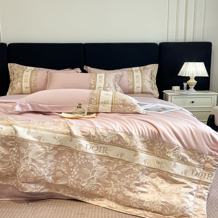 91家纺网 家纺一手货源 找家纺 帝王家纺 2025新款浮雕刺绣水洗天丝真丝夏被四件套冰丝三件套夏季直播 花蔓枝—粉