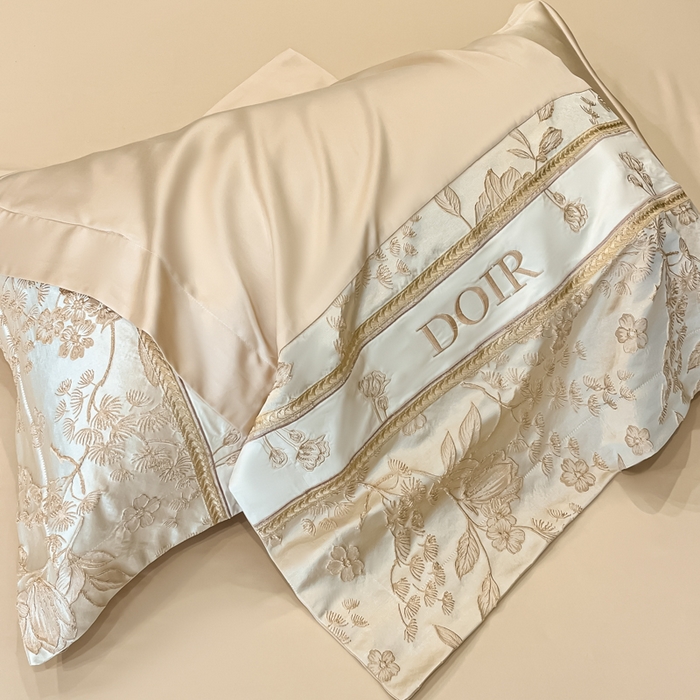 91家纺网 家纺一手货源 找家纺 帝王家纺 2025新款浮雕刺绣水洗天丝真丝夏被四件套冰丝三件套夏季直播 花蔓枝—香槟