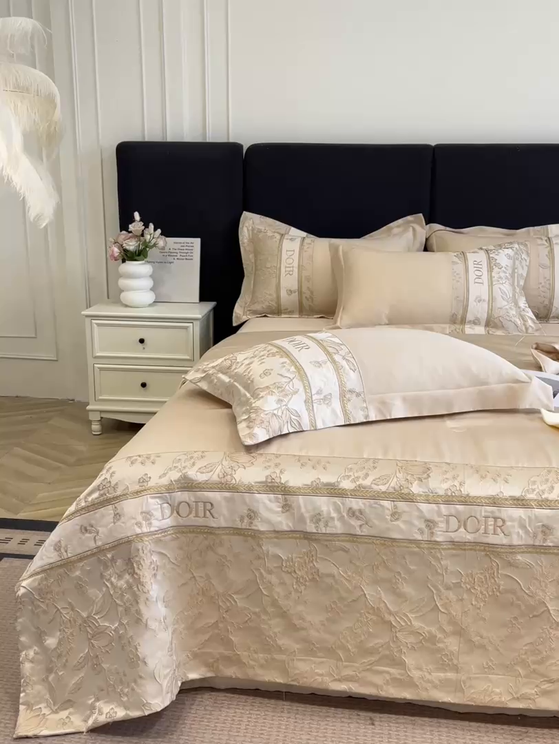 91家纺网 家纺一手货源 找家纺 帝王家纺 2025新款浮雕刺绣水洗天丝真丝夏被四件套冰丝三件套夏季直播 花蔓枝—香槟