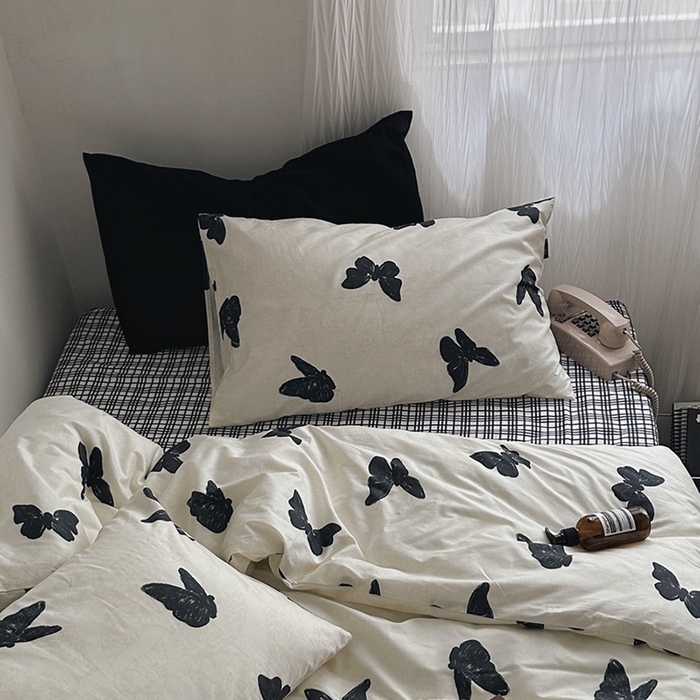 91家纺网 家纺一手货源 找家纺 （总）柚可家居 2025新款数码活性印花四件套-黑格蝶舞风格一