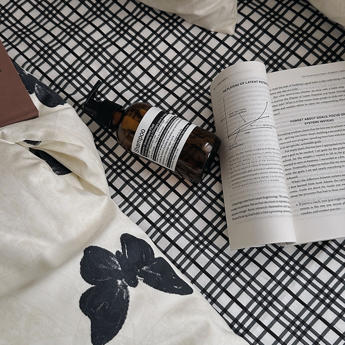 91家纺网 家纺一手货源 找家纺 （总）柚可家居 2025新款数码活性印花四件套-黑格蝶舞风格一