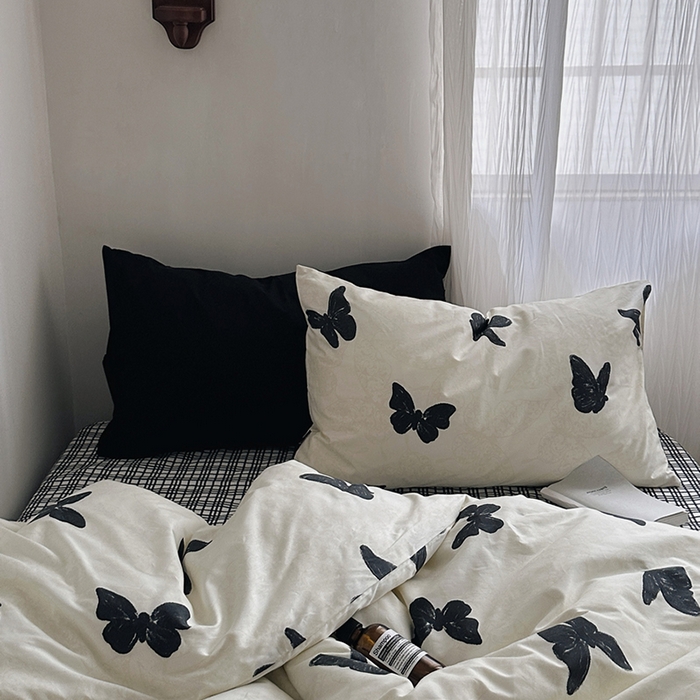 91家纺网 家纺一手货源 找家纺 （总）柚可家居 2025新款数码活性印花四件套-黑格蝶舞风格一