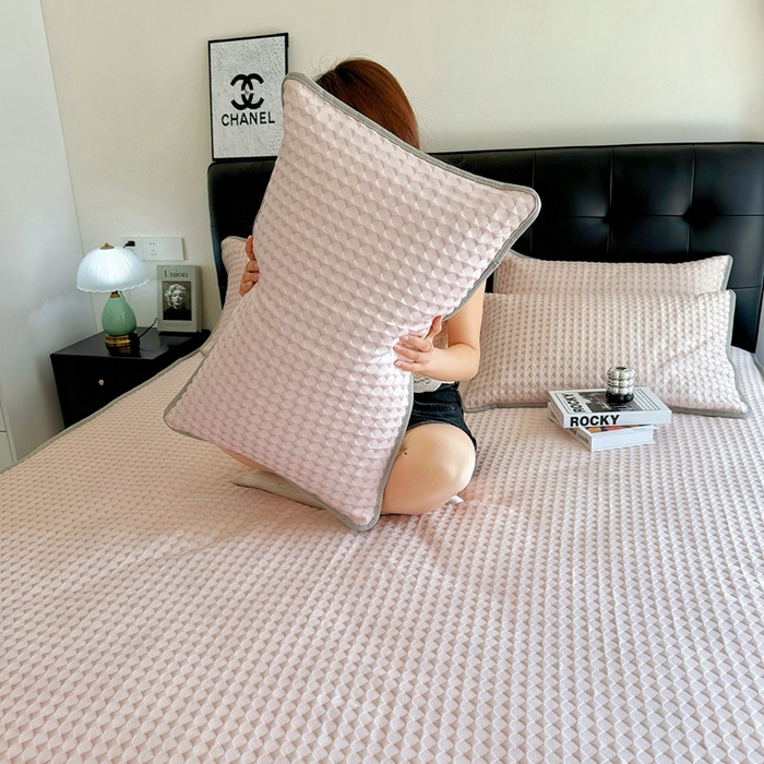 91家纺网 家纺一手货源 找家纺 兜米2025新款菱形格床笠凉席 菱形格粉