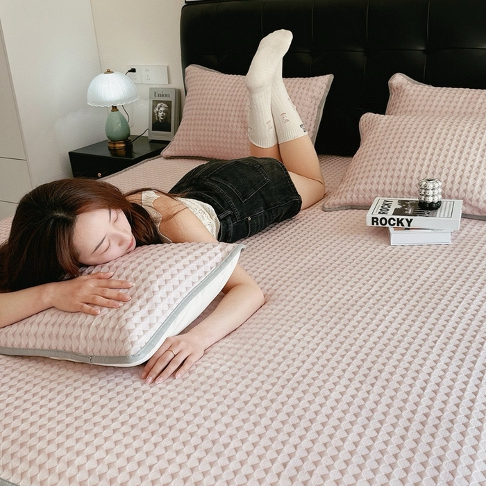 91家纺网 家纺一手货源 找家纺 兜米2025新款菱形格床笠凉席 菱形格粉