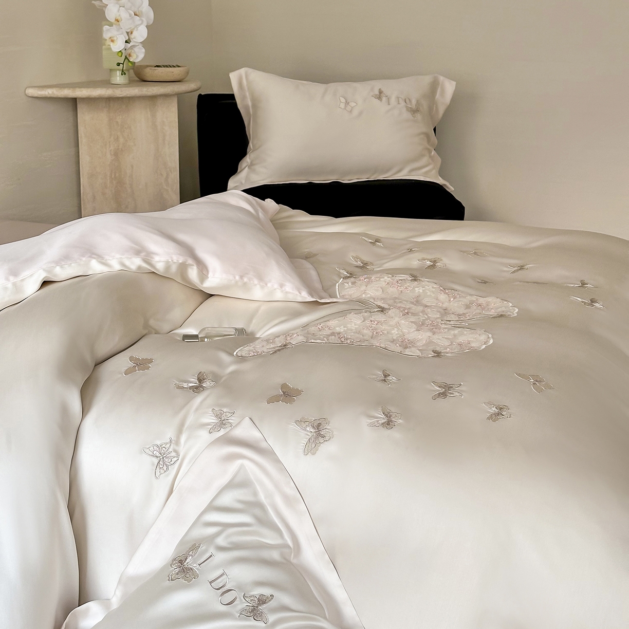 91家纺网 家纺一手货源 找家纺 （总）禾时 2025新款60S奥地利进口兰精天丝云纱绣花四件套-蝶恋花