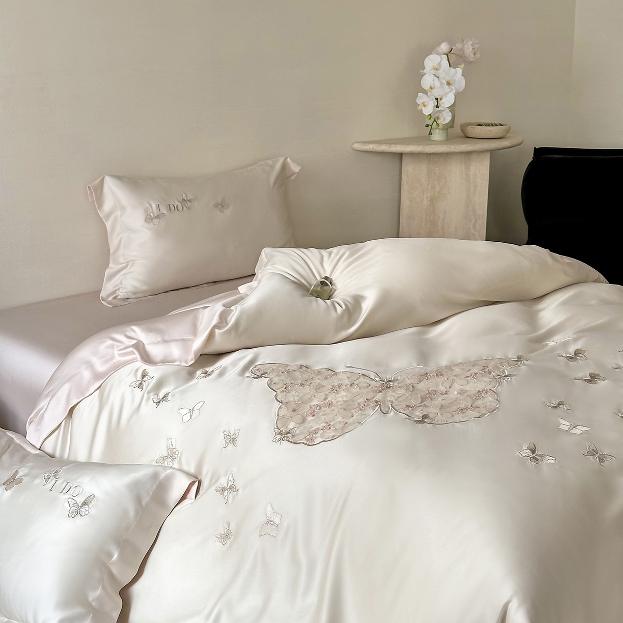 91家纺网 家纺一手货源 找家纺 （总）禾时 2025新款60S奥地利进口兰精天丝云纱绣花四件套-蝶恋花