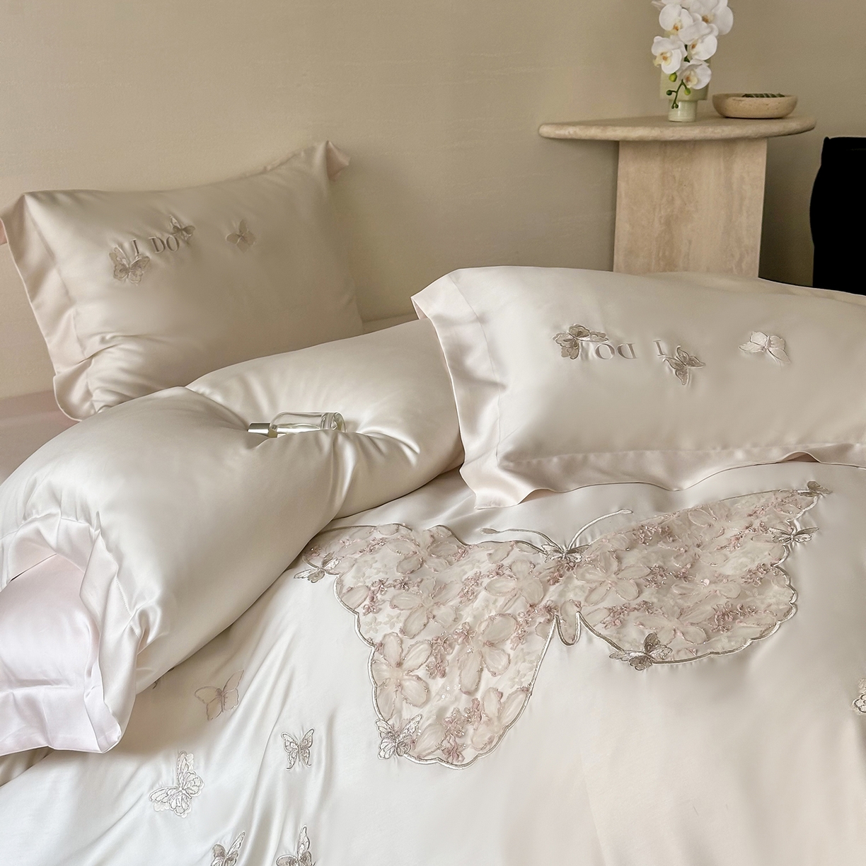 91家纺网 家纺一手货源 找家纺 （总）禾时 2025新款60S奥地利进口兰精天丝云纱绣花四件套-蝶恋花