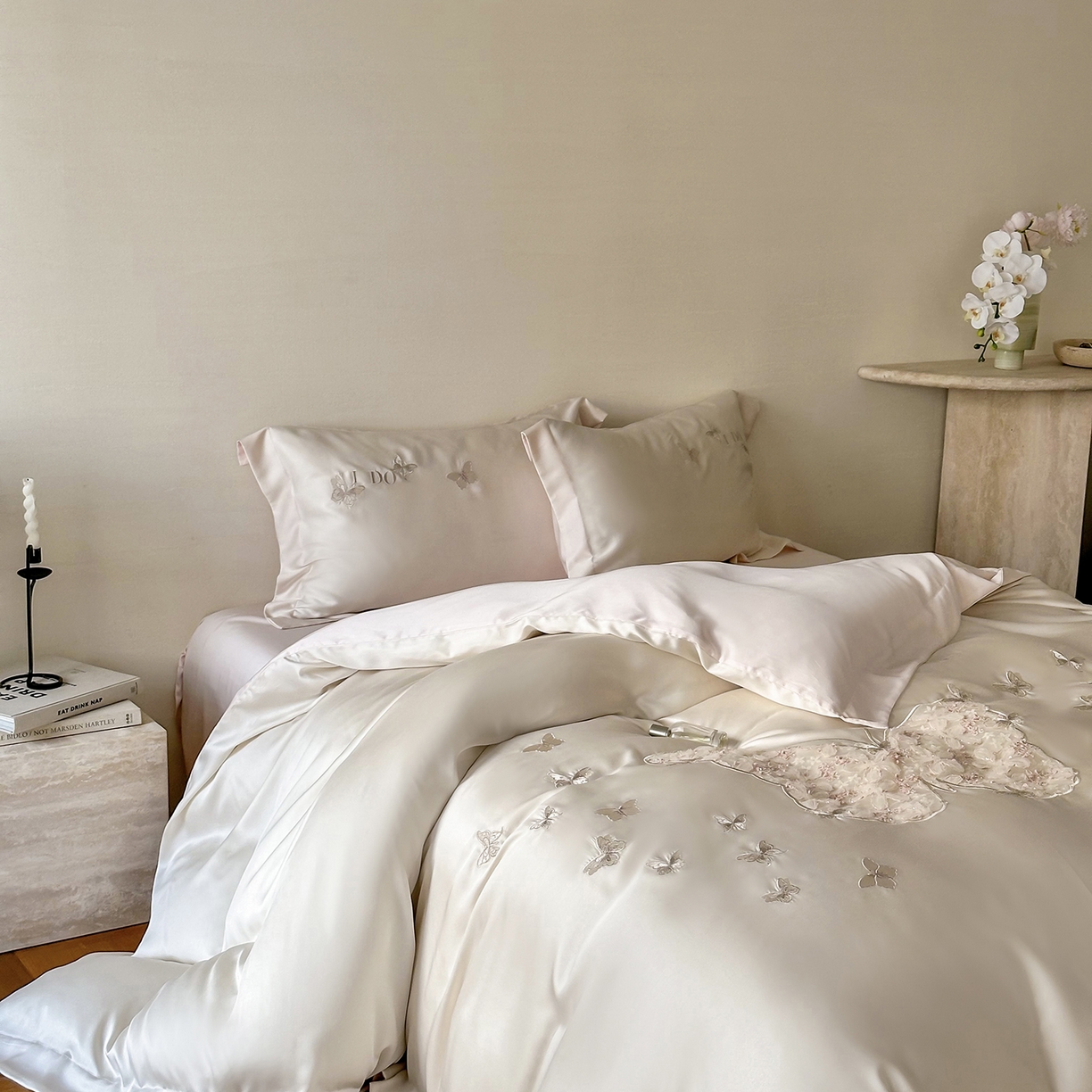 91家纺网 家纺一手货源 找家纺 （总）禾时 2025新款60S奥地利进口兰精天丝云纱绣花四件套-蝶恋花