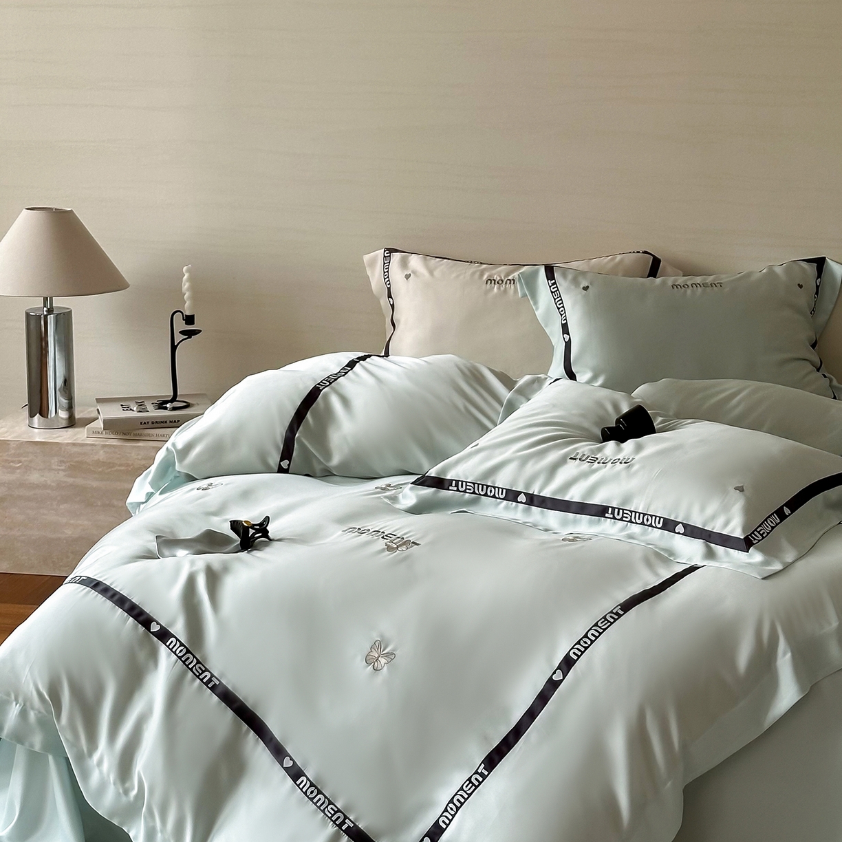 91家纺网 家纺一手货源 找家纺 禾时 2025新款60S奥地利进口兰精天丝绣花黑边款四件套-蓓莉 蓓莉-蓝