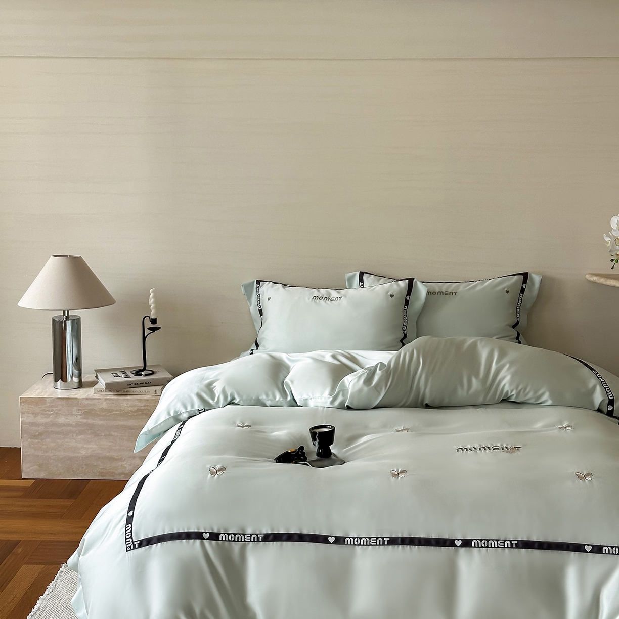 91家纺网 家纺一手货源 找家纺 禾时 2025新款60S奥地利进口兰精天丝绣花黑边款四件套-蓓莉 蓓莉-蓝