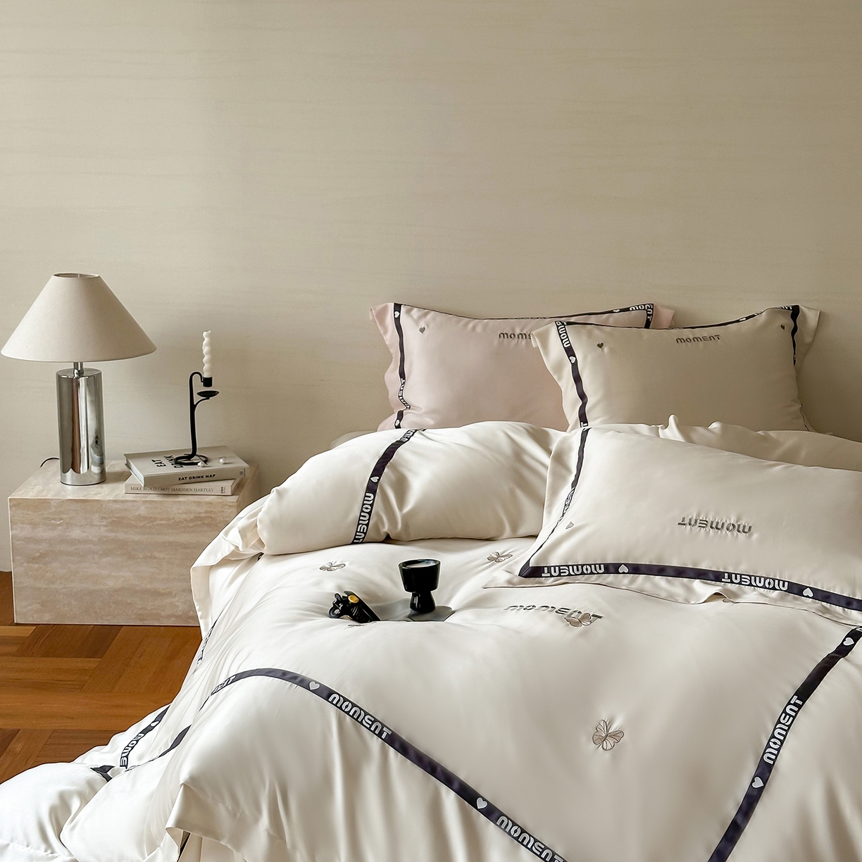 91家纺网 家纺一手货源 找家纺 （总）禾时 2025新款60S奥地利进口兰精天丝绣花黑边款四件套-蓓莉