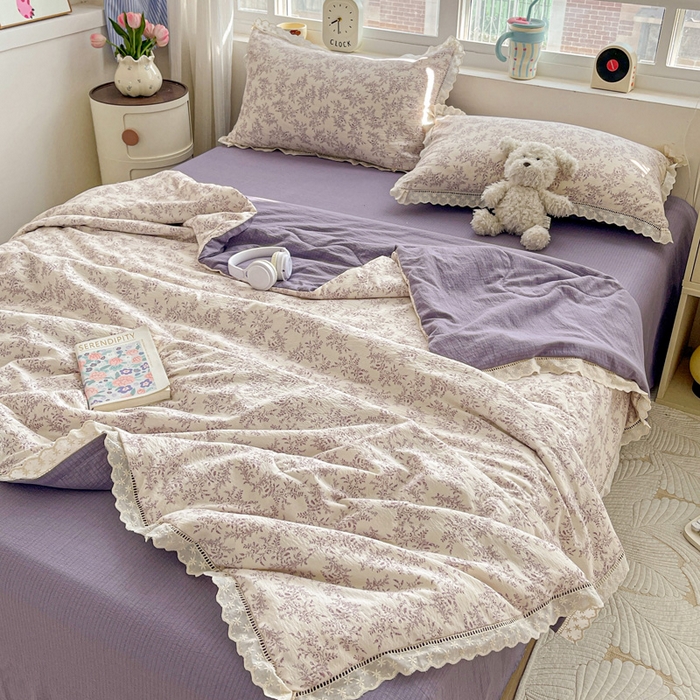91家纺网 家纺一手货源 找家纺 恋之语 2025春夏新款云感全棉纯棉花边款夏被夏凉被空调被四件套套件 紫苏