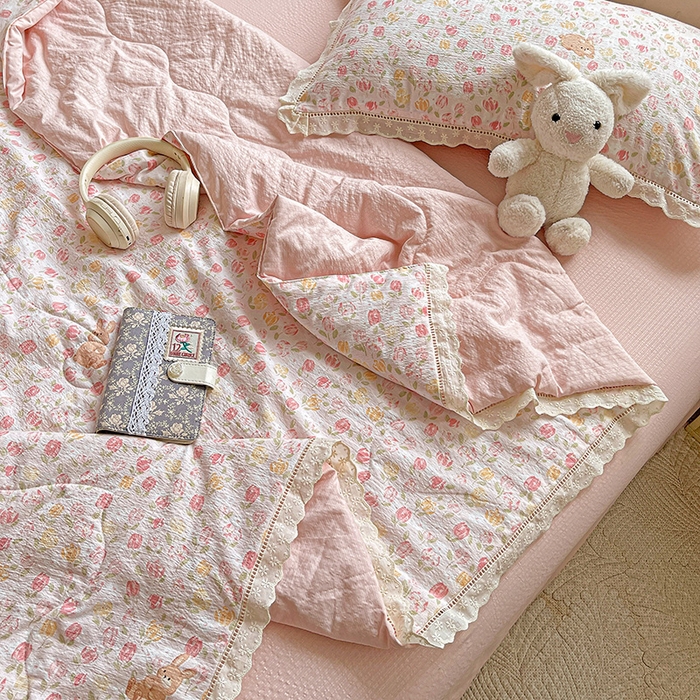 91家纺网 家纺一手货源 找家纺 恋之语 2025春夏新款云感全棉纯棉花边款夏被夏凉被空调被四件套套件 郁金香-小兔