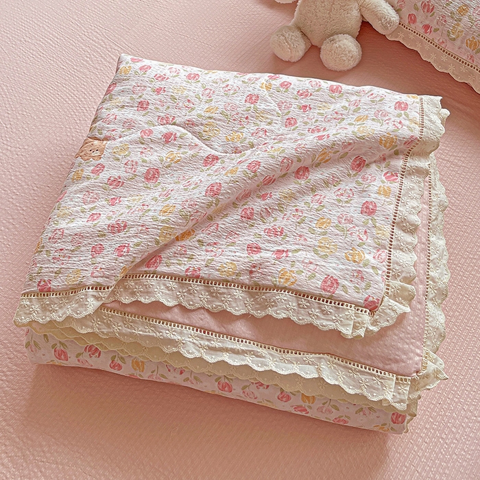 91家纺网 家纺一手货源 找家纺 恋之语 2025春夏新款云感全棉纯棉花边款夏被夏凉被空调被四件套套件 郁金香-小兔