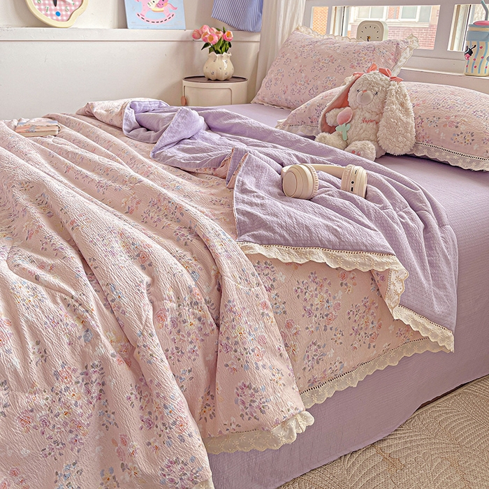 91家纺网 家纺一手货源 找家纺 恋之语 2025春夏新款云感全棉纯棉花边款夏被夏凉被空调被四件套套件 若欢-紫