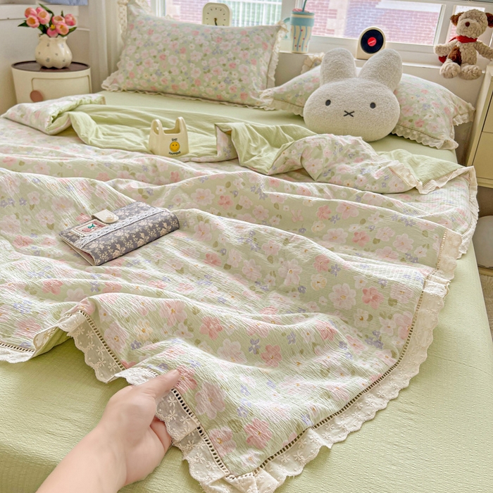 91家纺网 家纺一手货源 找家纺 恋之语 2025春夏新款云感全棉纯棉花边款夏被夏凉被空调被四件套套件 莱茵河畔
