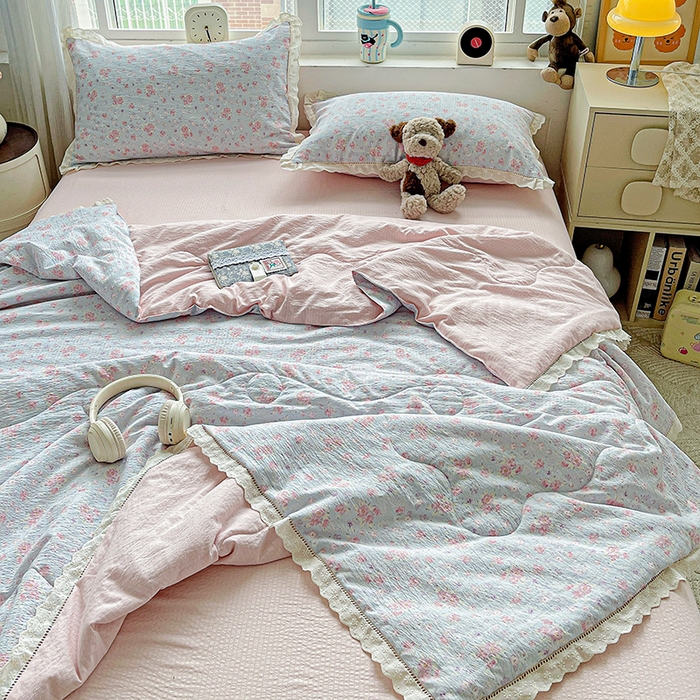 91家纺网 家纺一手货源 找家纺 恋之语 2025春夏新款云感全棉纯棉花边款夏被夏凉被空调被四件套套件 春不晚