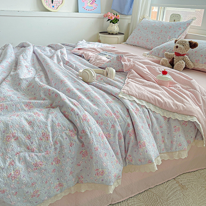 91家纺网 家纺一手货源 找家纺 恋之语 2025春夏新款云感全棉纯棉花边款夏被夏凉被空调被四件套套件 春不晚