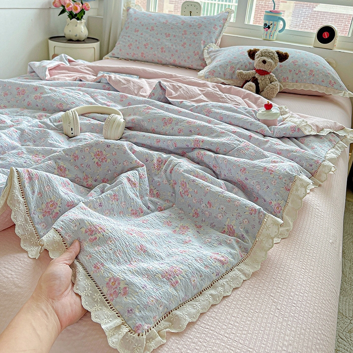 91家纺网 家纺一手货源 找家纺 恋之语 2025春夏新款云感全棉纯棉花边款夏被夏凉被空调被四件套套件 春不晚