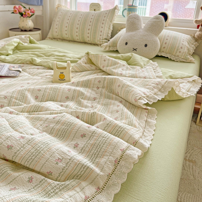 91家纺网 家纺一手货源 找家纺 恋之语 2025春夏新款云感全棉纯棉花边款夏被夏凉被空调被四件套套件 白茶绿