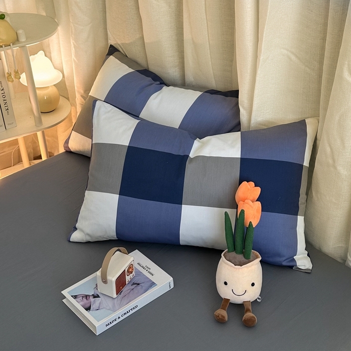 91家纺网 家纺一手货源 找家纺 简宜家居（朝初家纺） 2025新款13070全棉纯棉斜纹简约北欧风四件套 蓝大格