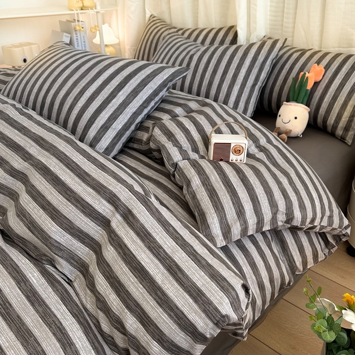 91家纺网 家纺一手货源 找家纺 简宜家居（朝初家纺） 2025新款13070全棉纯棉斜纹简约北欧风四件套 唯尚咖条