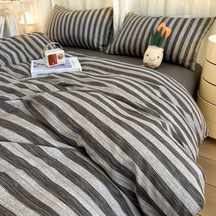 91家纺网 家纺一手货源 找家纺 简宜家居（朝初家纺） 2025新款13070全棉纯棉斜纹简约北欧风四件套 唯尚咖条