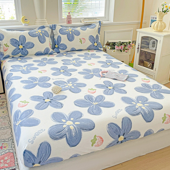 91家纺网 家纺一手货源 找家纺 卡普家居 2025新款全棉印花A版床笠 蓝色甜心