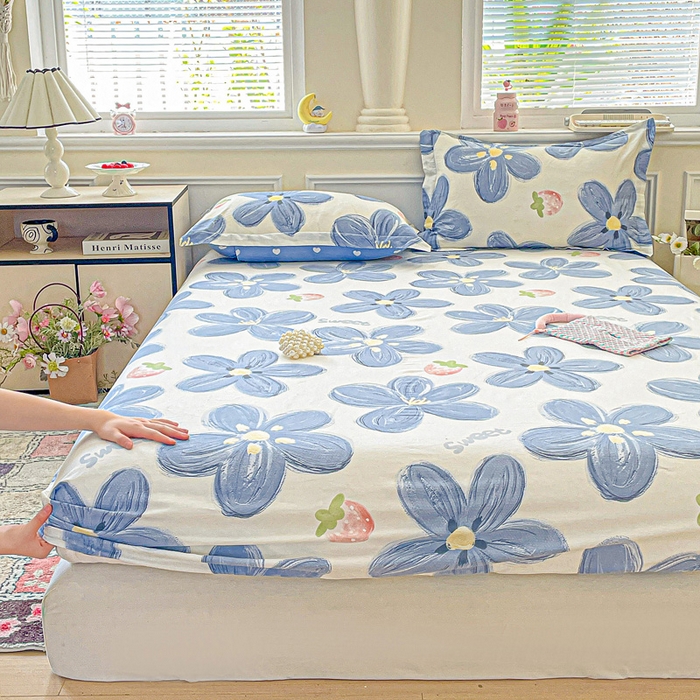 91家纺网 家纺一手货源 找家纺 卡普家居 2025新款全棉印花A版床笠 蓝色甜心