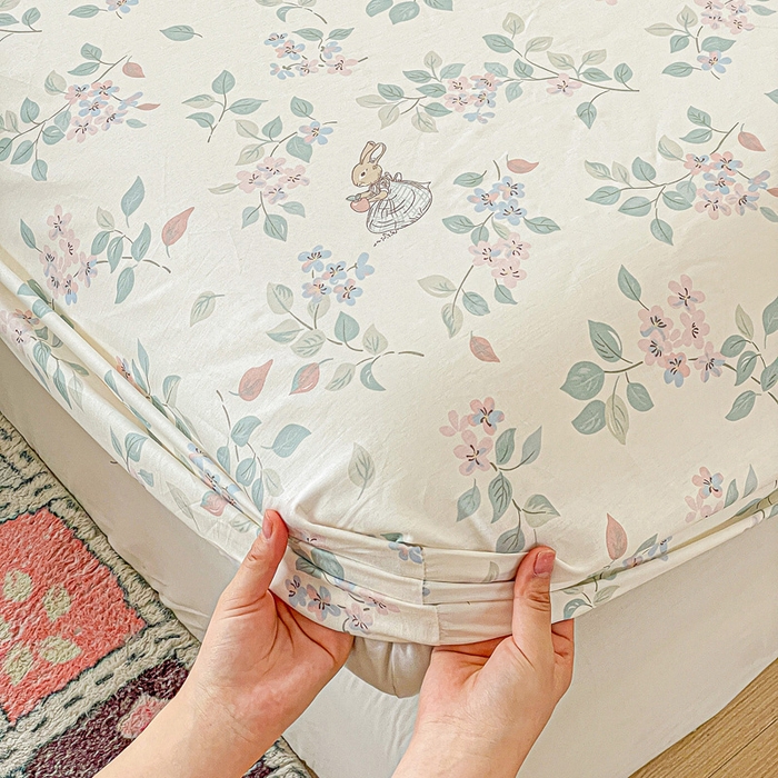 91家纺网 家纺一手货源 找家纺 卡普家居 2025新款全棉印花A版床笠 温暖思绪