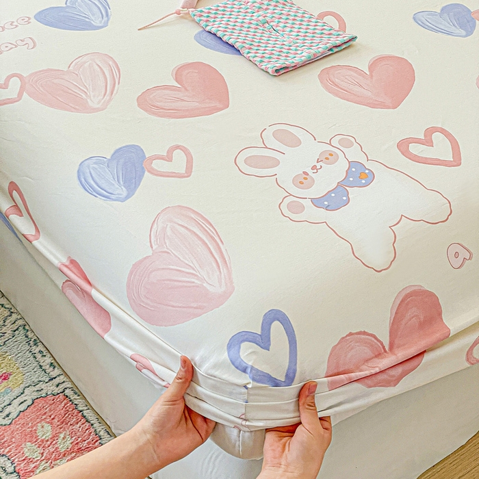 91家纺网 家纺一手货源 找家纺 卡普家居 2025新款全棉印花A版床笠 小兔可可